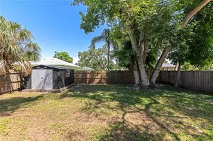 2951 Edgewood Ln, Sarasota, FL 34231 - Photo 24