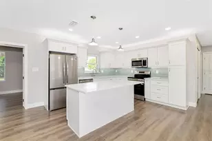 2253 Goldenrod St, Sarasota, FL 34239 - Photo 12