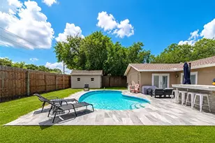 2861 Indianwood Dr, Sarasota, FL 34232 - Photo 24
