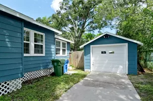 2914 9th Ave W, Bradenton, FL 34205 - Photo 2