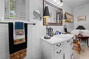 1722 North Dr, Sarasota, FL 34239 - Photo 20