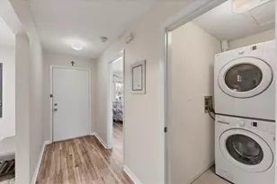 5264 Lake Village Dr, Sarasota, FL 34235 - Photo 20