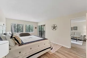 5264 Lake Village Dr, Sarasota, FL 34235 - Photo 12