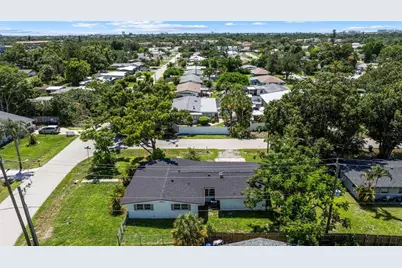 4875 Northwood Avenue, Sarasota, FL 34231 - Photo 4