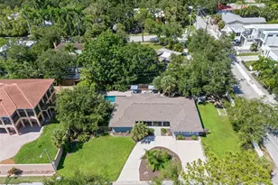 771 Indian Beach Cir, Sarasota, FL 34234 - Photo 6