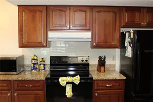 327 108th St W, Bradenton, FL 34209 - Photo 2
