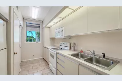 1095 Gulf Of Mexico Drive #104, Longboat Key, FL 34228 - Photo 16