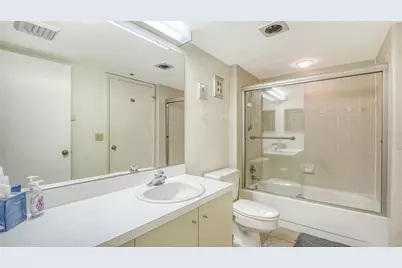 1095 Gulf Of Mexico Drive #104, Longboat Key, FL 34228 - Photo 28