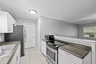 3909 Coleridge Pl, Sarasota, FL 34241 - Photo 8