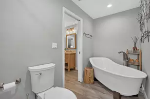 4395 Oak View Dr, Sarasota, FL 34232 - Photo 18