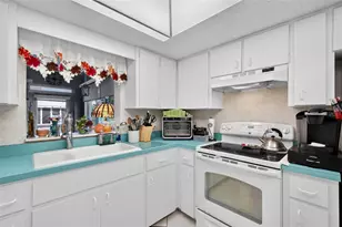 1201 Oak Trace Dr, Sarasota, FL 34232 - Photo 10