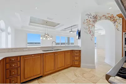 420 Golden Gate Point #700, Sarasota, FL 34236 - Photo 10