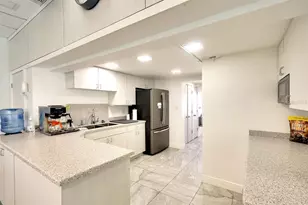 2062 Champion St, Sarasota, FL 34231 - Photo 30