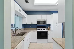 9610 Club S Cir, Sarasota, FL 34238 - Photo 20