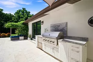 2410 Siesta Dr, Sarasota, FL 34239 - Photo 32