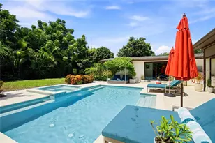 2410 Siesta Dr, Sarasota, FL 34239 - Photo 34