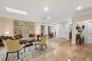 4502 Friar Tuck Ln, Sarasota, FL 34232 - Photo 8