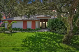 4502 Friar Tuck Ln, Sarasota, FL 34232 - Photo 2