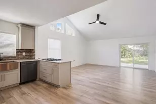 4956 Village Gardens Dr, Sarasota, FL 34234 - Photo 2
