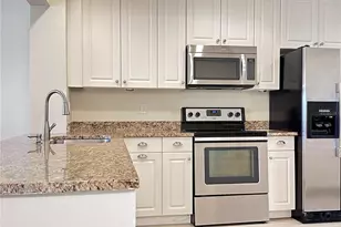 7173 W Country Club Dr N, Sarasota, FL 34243 - Photo 6