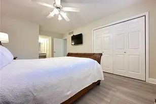 7173 W Country Club Dr N, Sarasota, FL 34243 - Photo 22