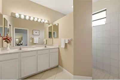 8155 Stirling Falls Circle, Sarasota, FL 34243 - Photo 20