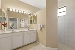 8155 Stirling Falls Cir, Sarasota, FL 34243 - Photo 20