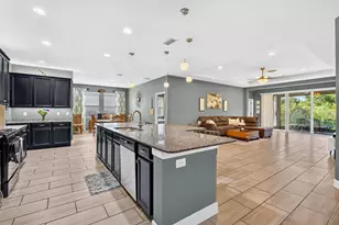 792 Rosemary Cir, Bradenton, FL 34212 - Photo 4