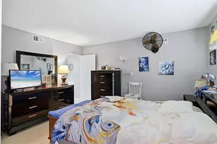 73 Strathmore Blvd, Sarasota, FL 34233 - Photo 18