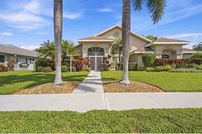 450 Lake Of The Woods Drive, Venice, FL 34293 - Photo 4