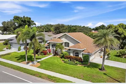 450 Lake Of The Woods Drive, Venice, FL 34293 - Photo 2