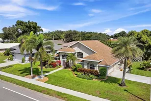 450 Lake of the Woods Dr, Venice, FL 34293 - Photo 2