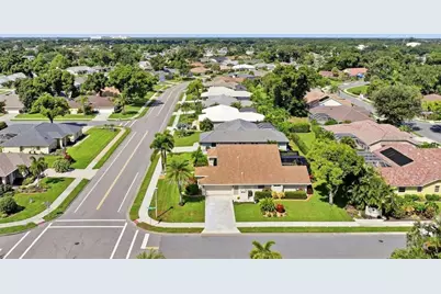450 Lake Of The Woods Drive, Venice, FL 34293 - Photo 12