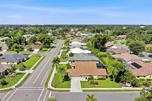 450 Lake of the Woods Dr, Venice, FL 34293 - Photo 12