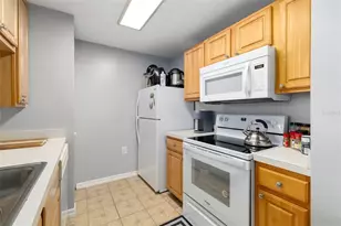 5500 Bentgrass Dr, Sarasota, FL 34235 - Photo 10