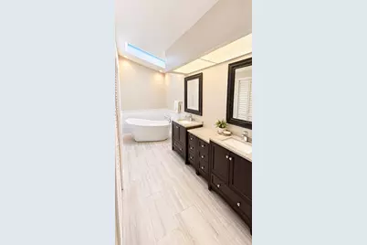 4096 Lyndhurst Court, Sarasota, FL 34235 - Photo 18