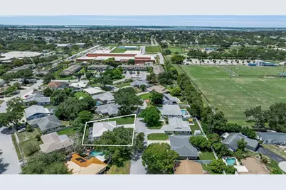 5209 36th Avenue Circle W, Bradenton, FL 34209 - Photo 2
