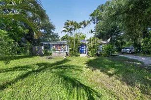 806 35th St W, Bradenton, FL 34205 - Photo 2
