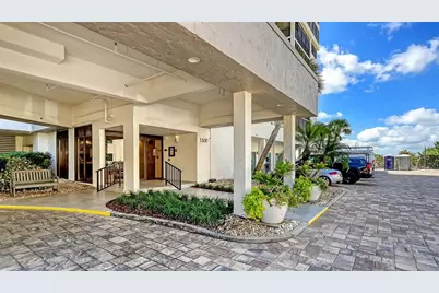 1100 Benjamin Franklin Drive #204, Sarasota, FL 34236 - Photo 6