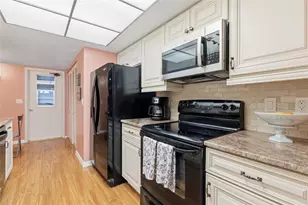 3191 Glen Elyn Blvd, Sarasota, FL 34237 - Photo 8