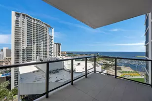 330 1st St S, Saint Petersburg, FL 33701 - Photo 1