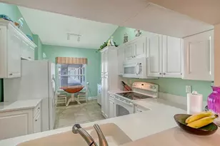 9630 Club S Cir, Sarasota, FL 34238 - Photo 6