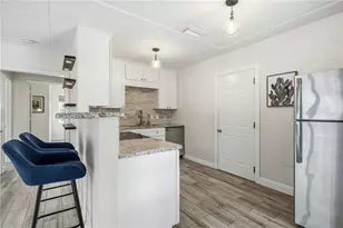 2924 Hillview St, Sarasota, FL 34239 - Photo 8