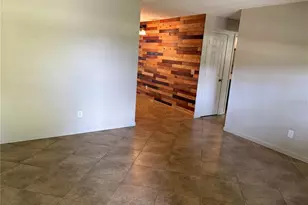 6024 48th Ave Dr E, Bradenton, FL 34203 - Photo 2