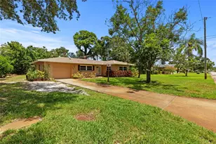 1225 63rd Ave S, Saint Petersburg, FL 33705 - Photo 4
