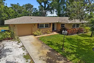 1225 63rd Ave S, Saint Petersburg, FL 33705 - Photo 2