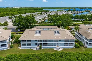 1249 Edgewater Cir, Bradenton, FL 34209 - Photo 4