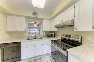 7008 W Country Club Dr N, Sarasota, FL 34243 - Photo 18