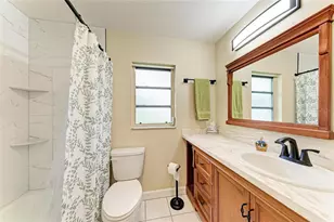 7008 W Country Club Dr N, Sarasota, FL 34243 - Photo 30