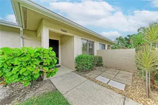 7008 W Country Club Dr N, Sarasota, FL 34243 - Photo 8